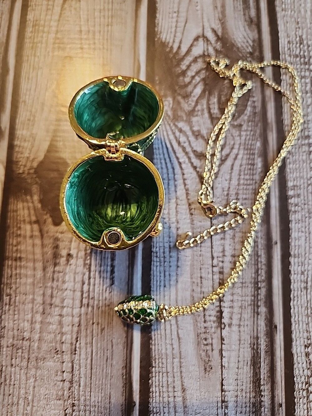 Stauer Egg Emerald Lace Enameled Trinket Box With Matching Necklace - Picture 4 of 5